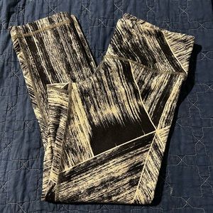 Lululemon black and white crop leggings - size 4